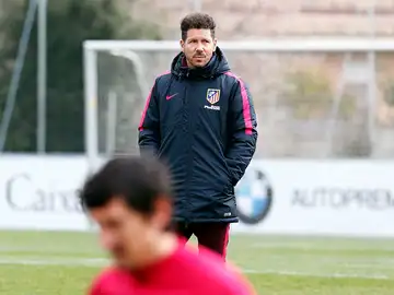 Simeone durante el entrenamiento Simeone durante el entrenamiento