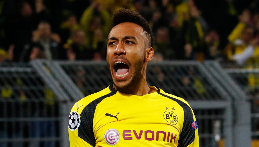Aubameyang, celebra su gol al Benfica