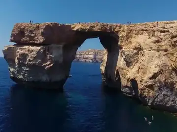 Frame 3.619457 de: La icónica Ventana Azul de Malta se derrumba por un fuerte temporal Frame 3.619457 de: La icónica Ventana Azul de Malta se derrumba por un fuerte temporal