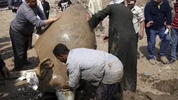 Hallazgo de una estatua en el barrio egipcio de Al Matariya Hallazgo de una estatua en el barrio egipcio de Al Matariya