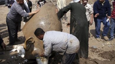 El coloso hallado en El Cairo podría representar al faraón Psametik I