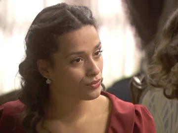 Lucía confiesa sus sentimientos secretos hacia Néstor Lucía confiesa sus sentimientos secretos hacia Néstor