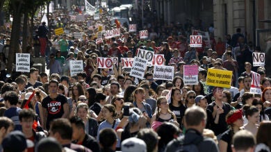 Miles de personas se han manifestado en Madrid por la defensa de la escuela pública y la derogación de la Lomce