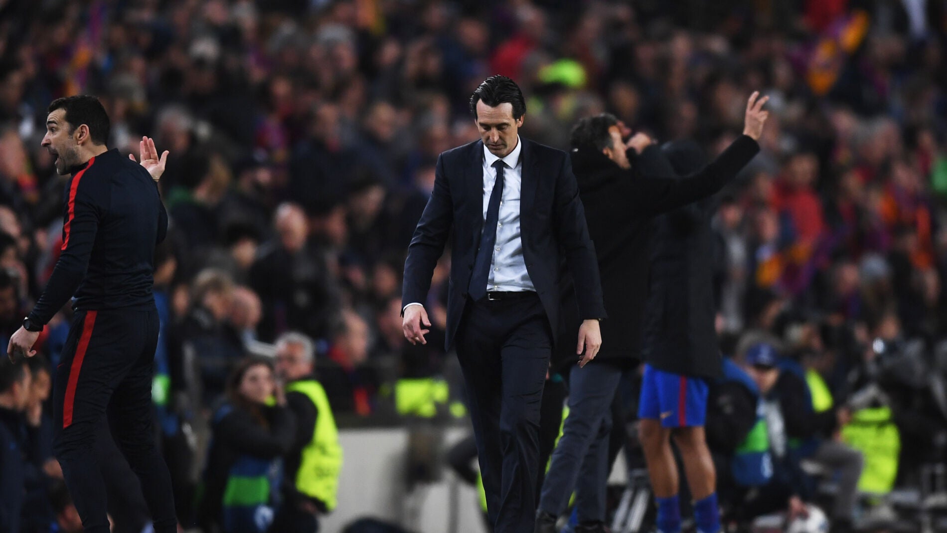 Unai Emery se lamenta tras un gol del Barcelona