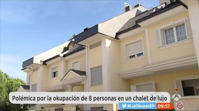 Así vive un grupo de okupas en un chalé de lujo de una urbanización de Pozuelo