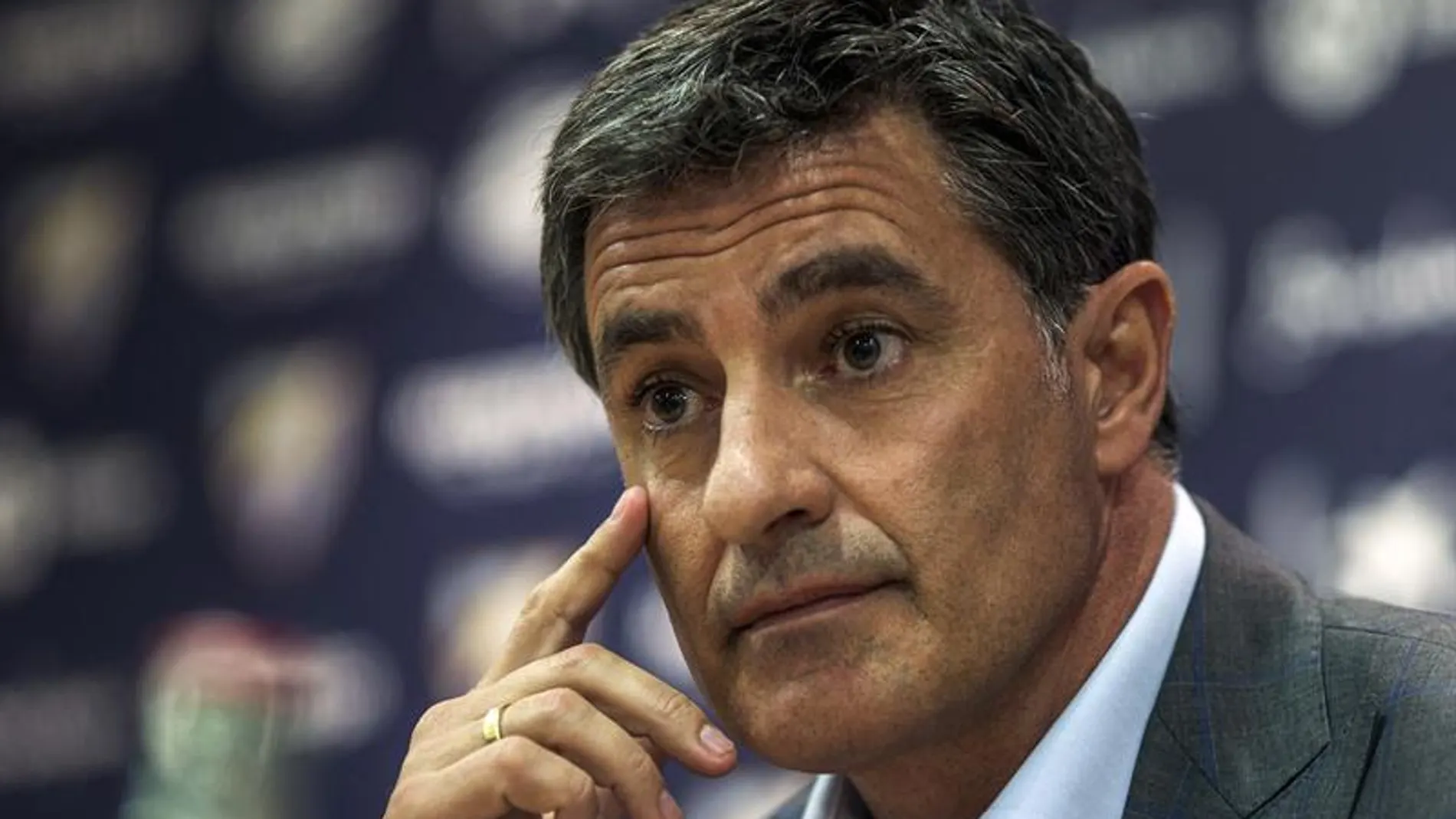 Míchel, en su presentación con el Málaga. Míchel, en su presentación con el Málaga.