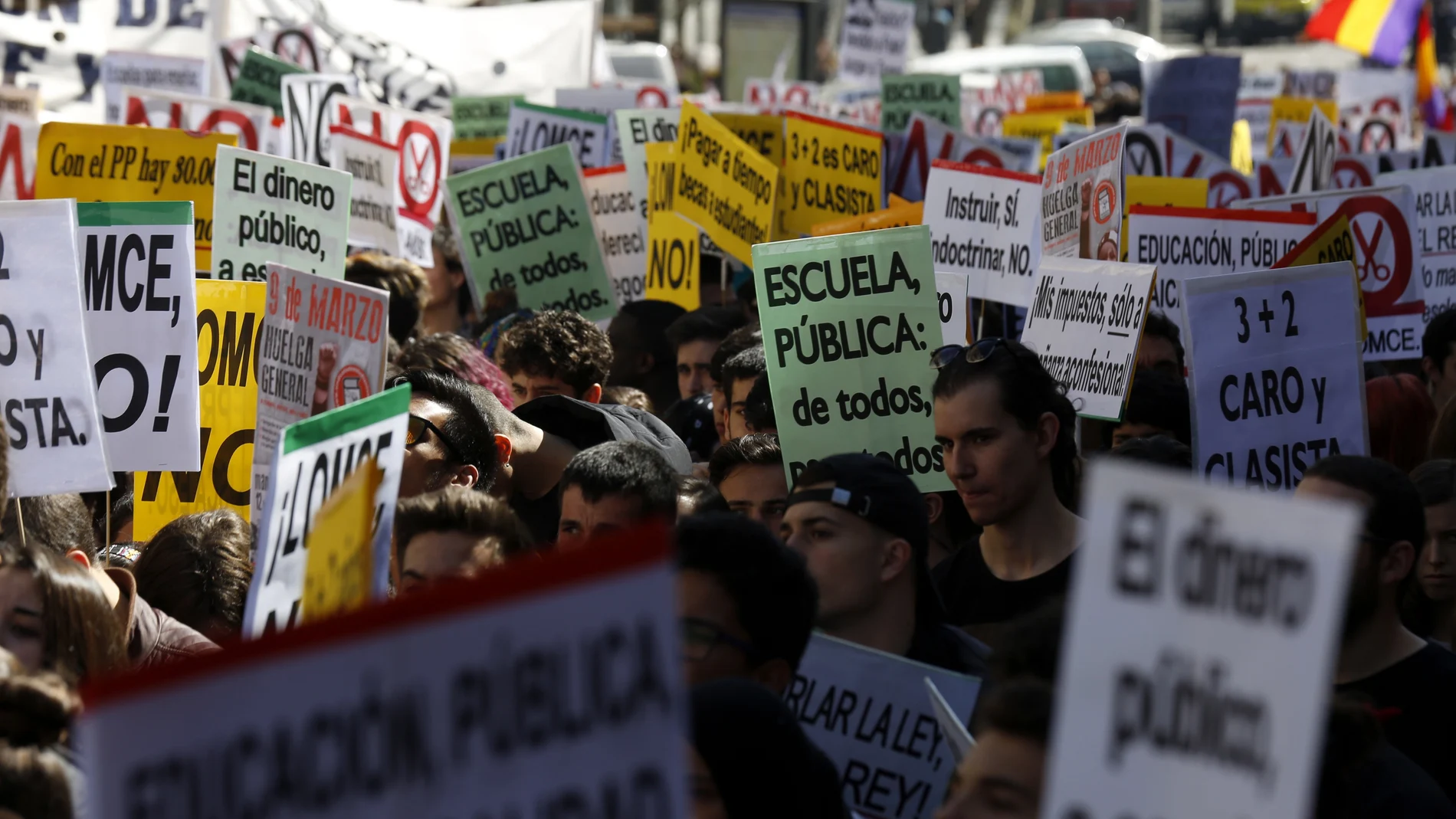 Manifestación convocada por el Sindicato de Estudiantes Manifestación convocada por el Sindicato de Estudiantes