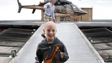 El primer viaje en helicóptero de un niño enfermo de cáncer para recibir su tratamiento enternece a la red