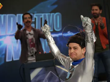 La mágia del magnetismo pone en riesgo a 'Conductivo man' La mágia del magnetismo pone en riesgo a 'Conductivo man'