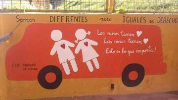 Autobús contra el odio hecho por niños de Huelva