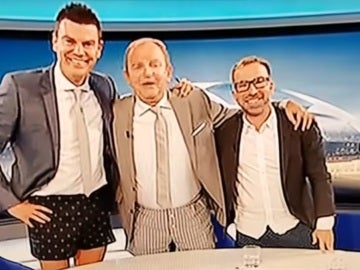 Los tres presentadores posan en calzoncillos tras la remontada del Barça