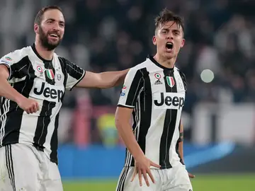 Dybala e Higuaín celebran el 2-1 ante el Milan Dybala e Higuaín celebran el 2-1 ante el Milan
