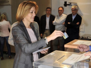  Cospedal en las votaciones en la sede del PP en Albacete