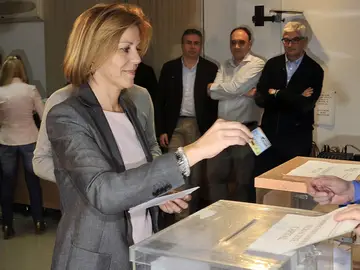 Cospedal en las votaciones en la sede del PP en Albacete Cospedal en las votaciones en la sede del PP en Albacete