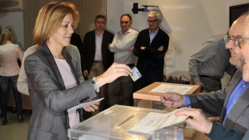  Cospedal en las votaciones en la sede del PP en Albacete