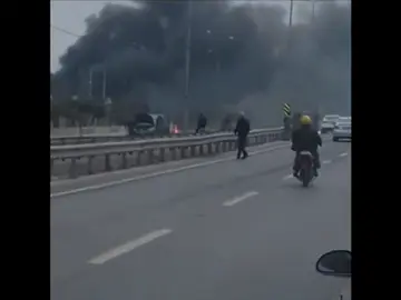 Frame 16.94611 de: Un helicóptero se estrella en las afueras de Estambul Frame 16.94611 de: Un helicóptero se estrella en las afueras de Estambul