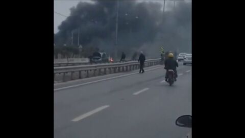 Frame 16.94611 de: Un helic&oacute;ptero se estrella en las afueras de Estambul