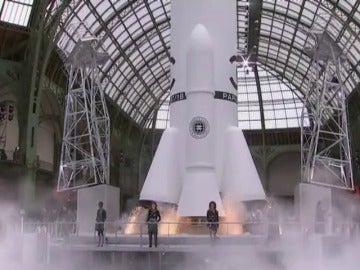 Frame 1.132769 de: Chanel sorprende con una nave espacial