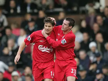 Xabi Alonso, con Carragher Xabi Alonso, con Carragher