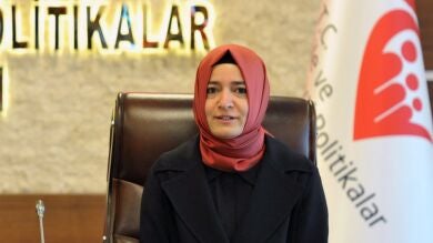 Detenida en Holanda una ministra turca que iba a dar un discurso sobre el referéndum en su país