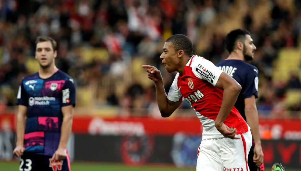 Mbappe celebra un gol