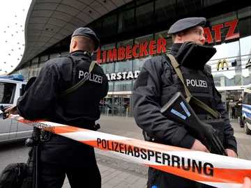 Centro comercial precintado en Essen, en Alemania, tras la alerta de atentado Centro comercial precintado en Essen, en Alemania, tras la alerta de atentado