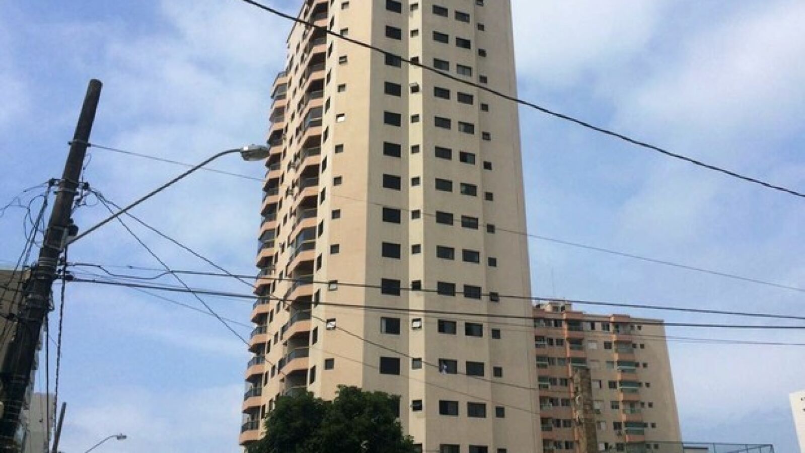Un niño de cuatro años muere al caer desde un piso 16 cuando estaba solo en su casa