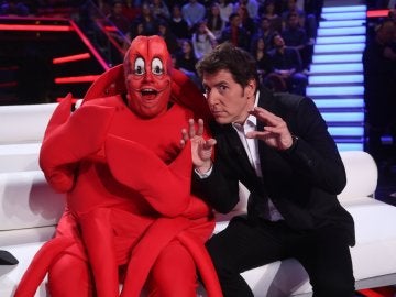 Jesús Durán convertido en el cangrejo Sebastián y Manel Fuentes