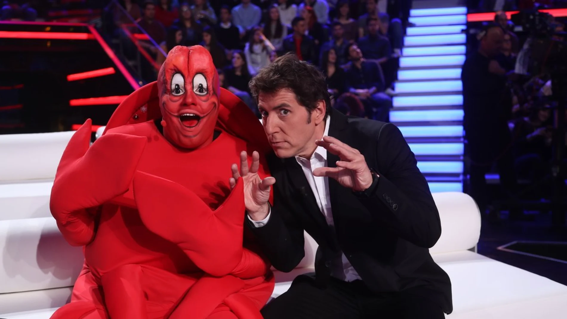 Jesús Durán convertido en el cangrejo Sebastián y Manel Fuentes