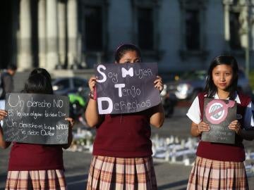 Estudiantes de Guatemala claman por Justicia para las 37 niñas muertas