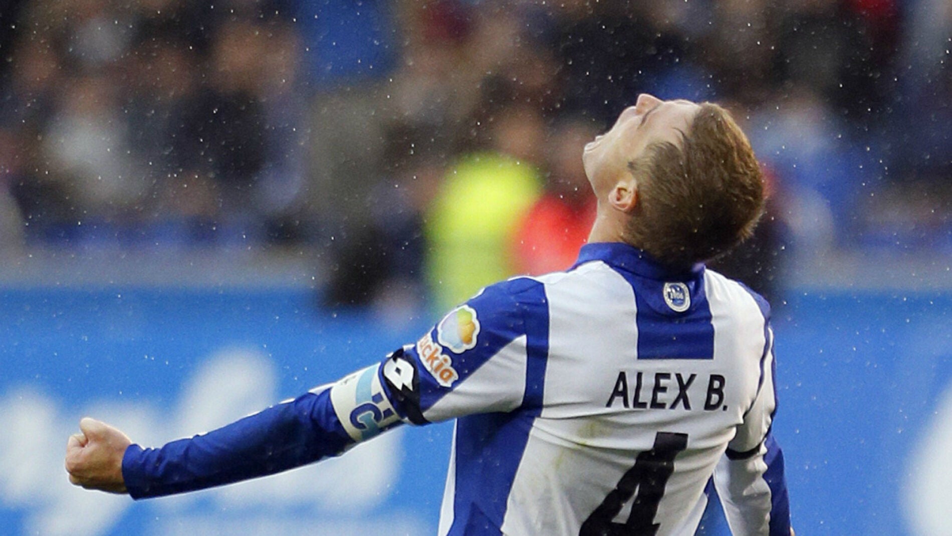 Berganti&ntilde;os celebra un gol