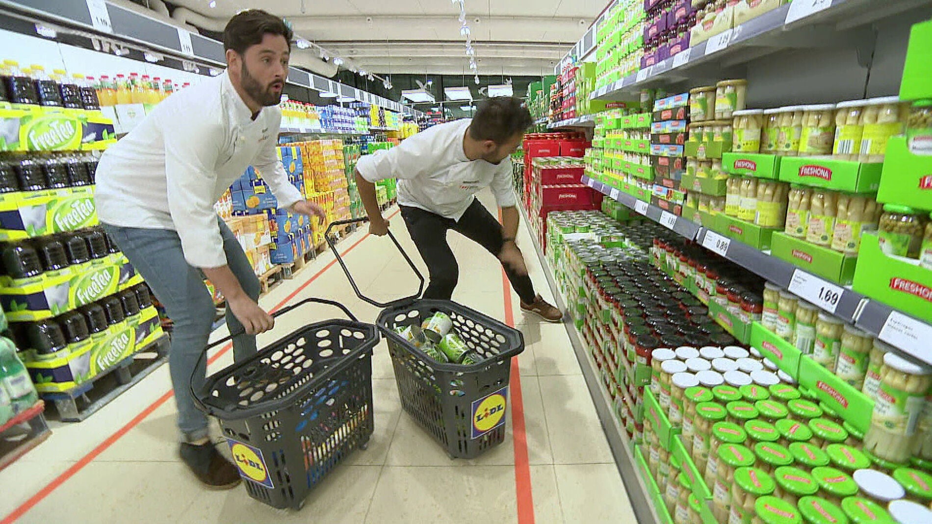 Acalorante carrera en el supermercado para poder cocinar en la prueba de inmunidad