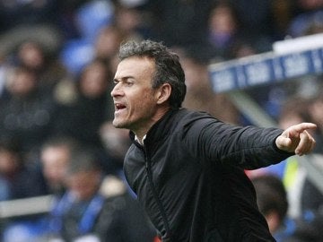 Luis Enrique da indicaciones durante el partido contra el Deportivo