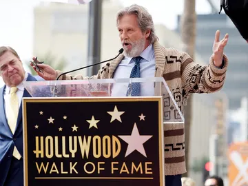 Jeff Bridges practicando su discurso en el homenaje a John Goodman Jeff Bridges practicando su discurso en el homenaje a John Goodman