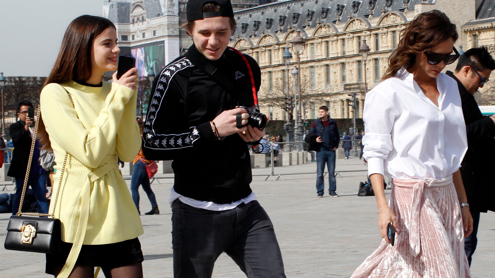 Brooklyn Beckham junto a su ex y su madre