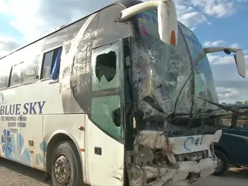 Frame 0.0 de: Un conductor de autobús atropella y mata a 38 personas cuando intentaba huir del accidente en el que había arrollado a otras dos Frame 0.0 de: Un conductor de autobús atropella y mata a 38 personas cuando intentaba huir del accidente en el que había arrollado a otras dos