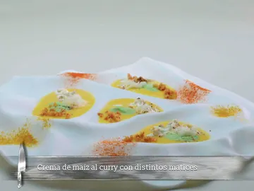 Crema de maíz al curry con distintos matices Crema de maíz al curry con distintos matices