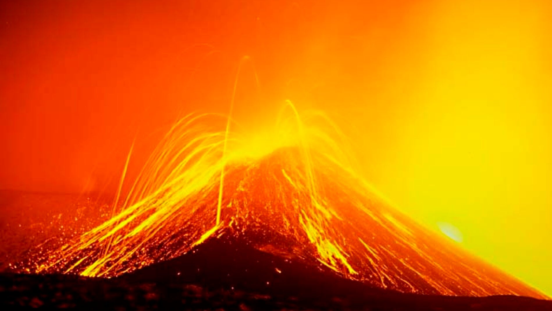 El Etna en erupci&oacute;n en 2001