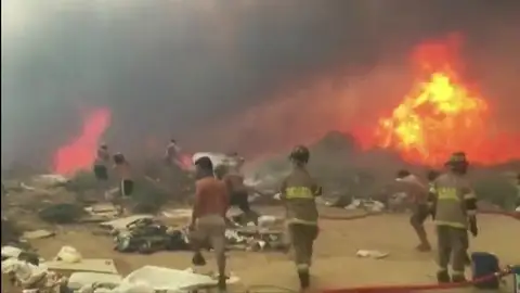 Frame 1.817882 de: Declaran alerta roja por incendios en ciudades de Viña del Mar y Valparaíso Frame 1.817882 de: Declaran alerta roja por incendios en ciudades de Viña del Mar y Valparaíso