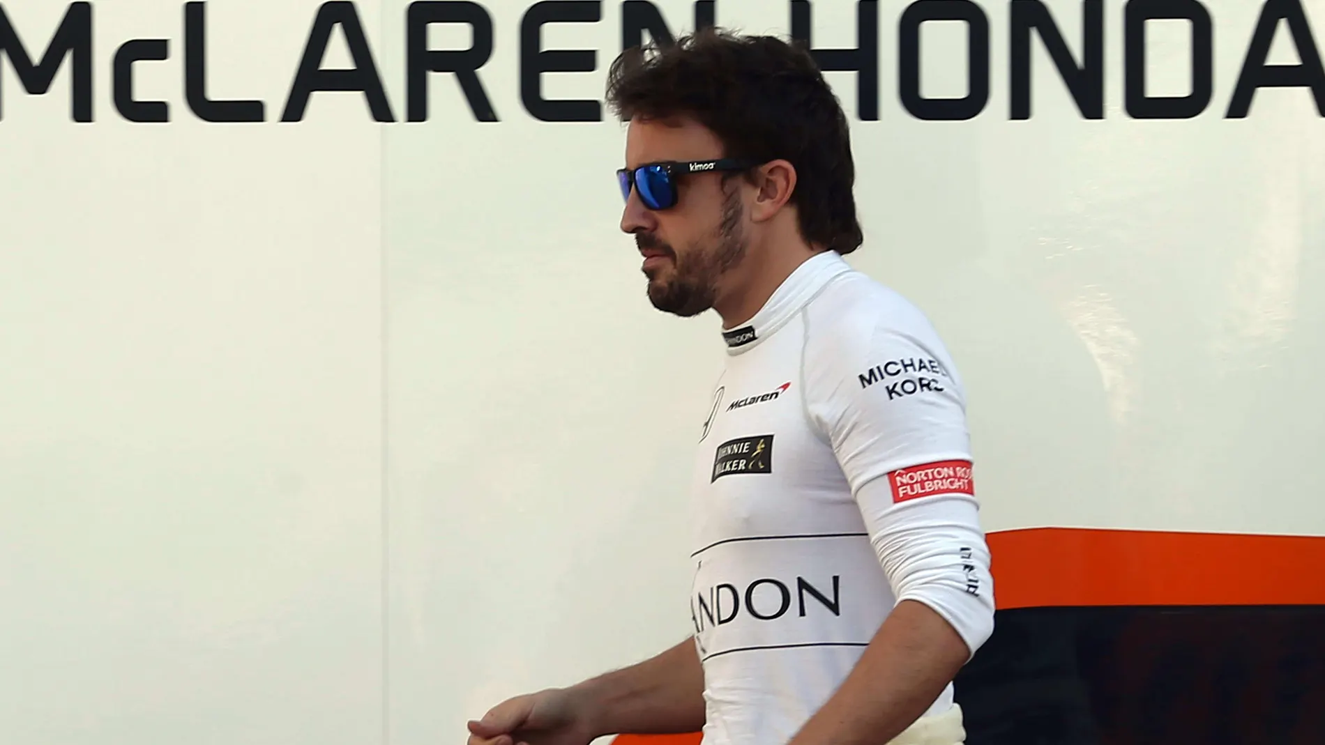 Fernando Alonso, durante una sesión de pretemporada con McLaren
