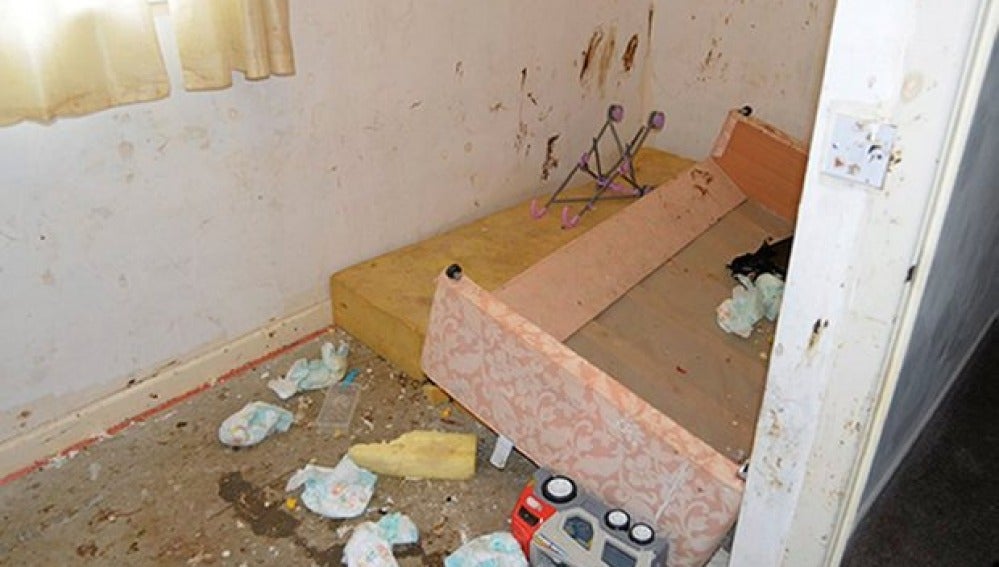 La horrible vivienda donde encontraron a cuatro niños en Reino Unido
