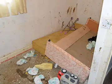 La horrible vivienda donde encontraron a cuatro niños en Reino Unido La horrible vivienda donde encontraron a cuatro niños en Reino Unido
