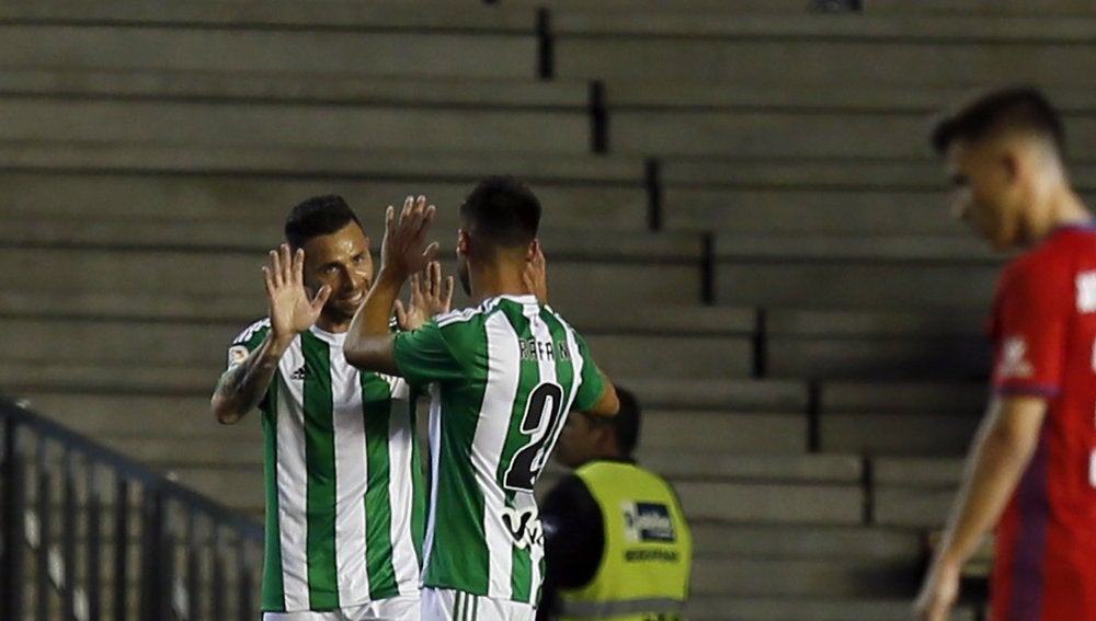 Rubén Castro celebra el 2-0 ante Osasuna