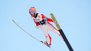 Stefan Kraft, durante su salto récord en Noruega