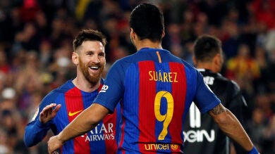 El Barcelona gana arriesgando más de la cuenta a un Valencia con diez durante 45 minutos
