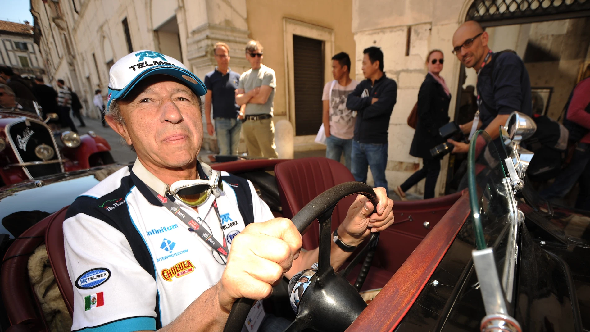 Jo Ramírez, en un rally de coches históricos en Brescia