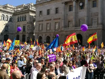 Miles de personas se manifiestan en Barcelona Miles de personas se manifiestan en Barcelona