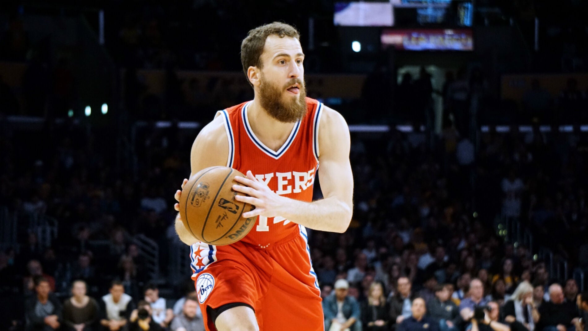 Sergio Rodr&iacute;guez, con el bal&oacute;n