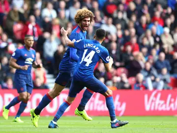 Fellaini celebra un gol con Lingard Fellaini celebra un gol con Lingard