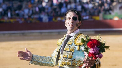 Juan José Padilla sale por la Puerta Grande una semana después de su terrible cogida